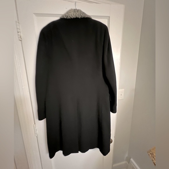 Beautiful vintage Dior cashmere overcoat with a Persian lamb collar - Picture 8 of 8